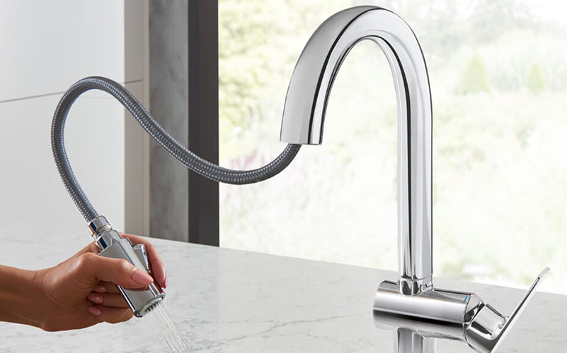 High-Glass Commercial Kitchen Pullout Hose